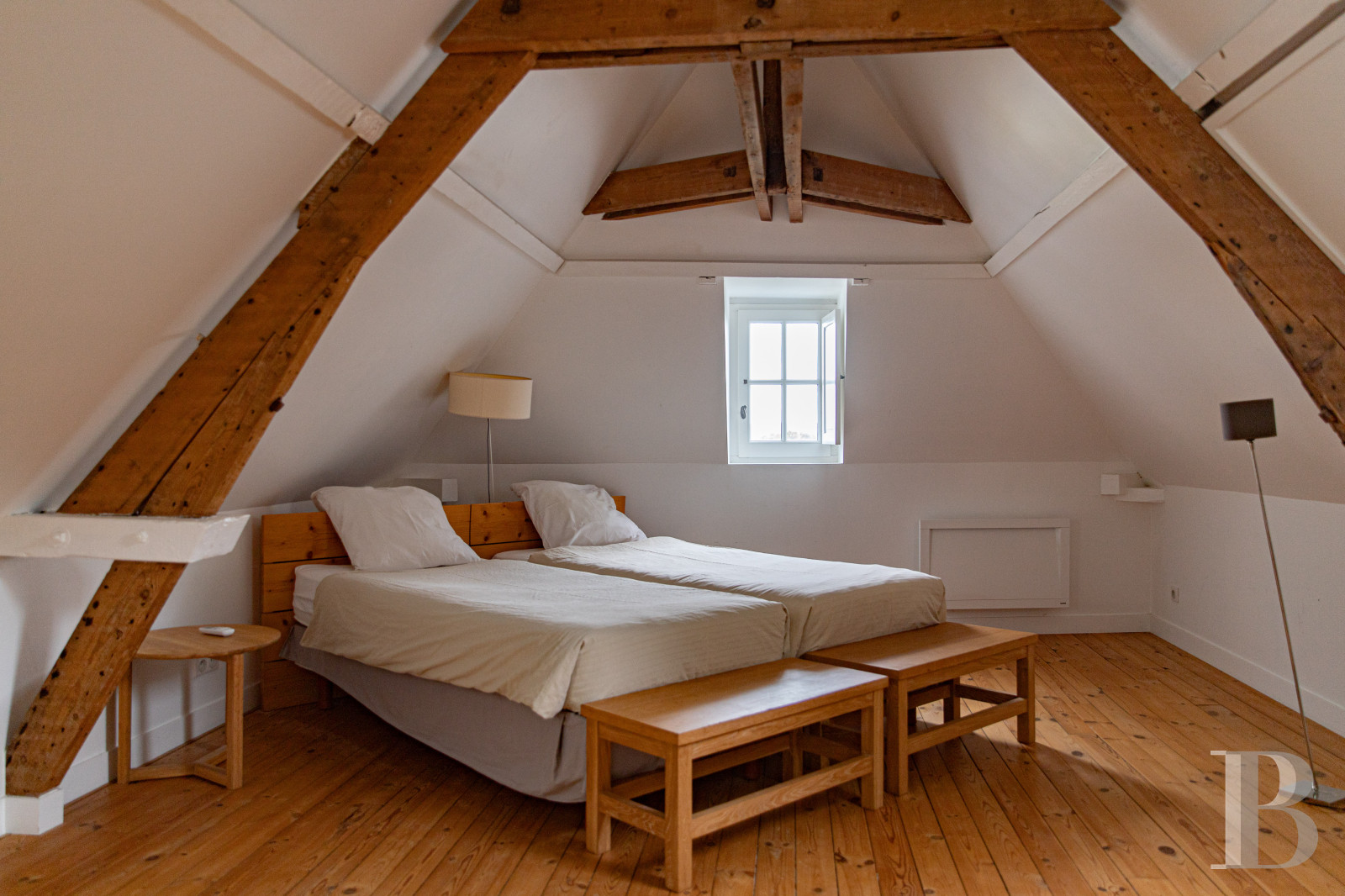 En Indre-et-Loire, sur les hauteurs d’un village, près d’Amboise, un château et son hameau en bordure de forêt - photo  n°39